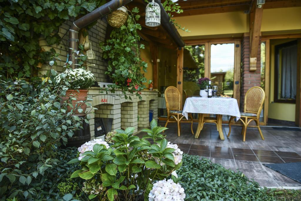 Siesta Vendeghaz Villa Eger Exteriör bild